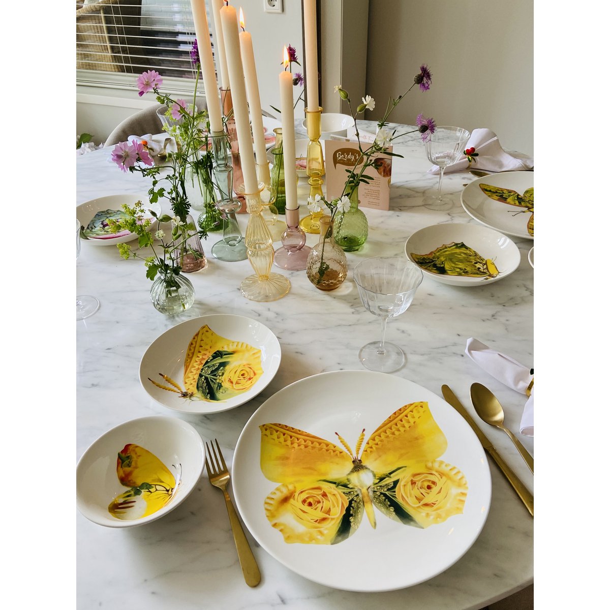 La Dolce Vita di una Farfalla – Insalatiere Piccole | Set van 4 Porseleinen Schaaltjes