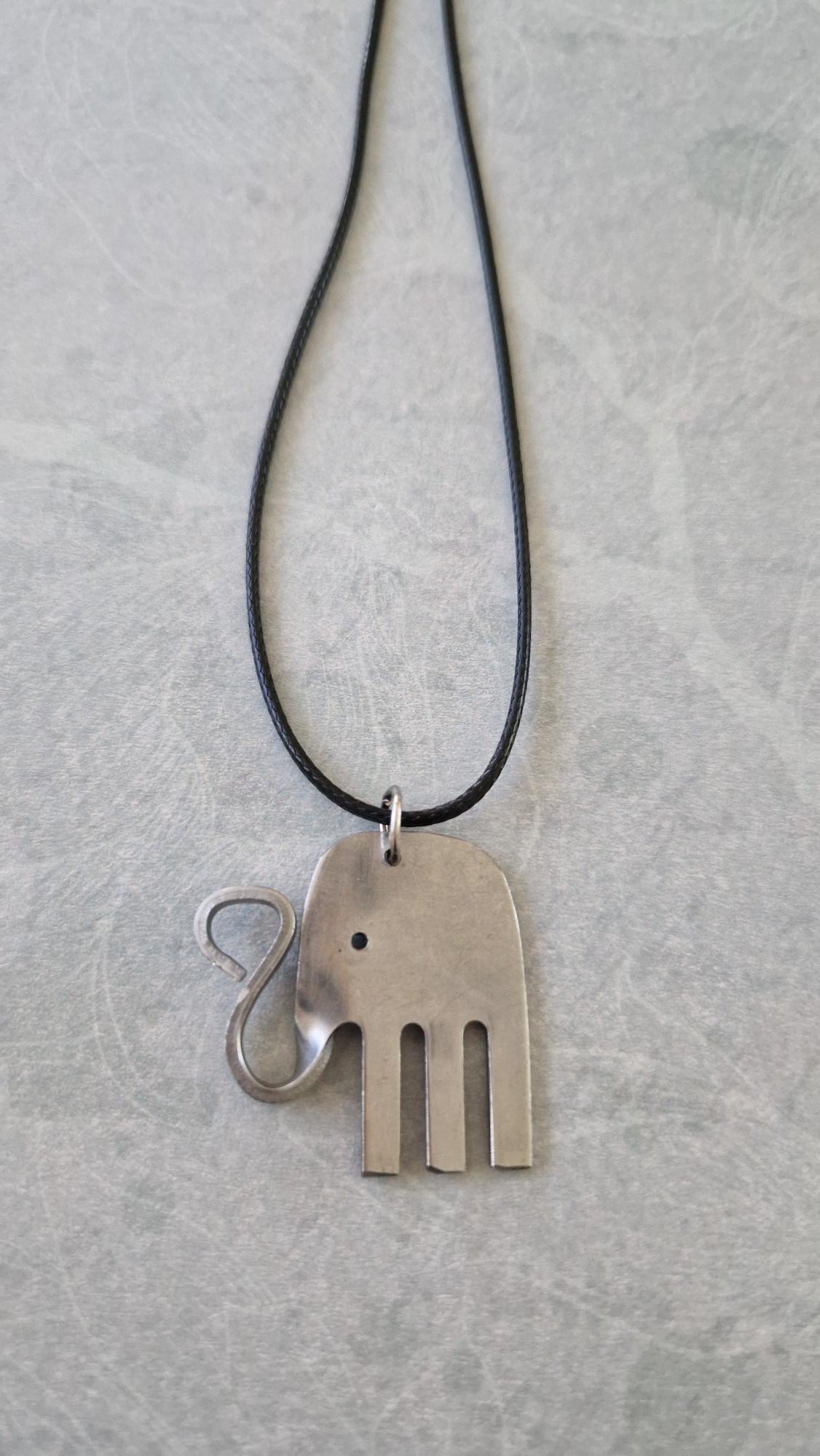 Spoon pendant with ceramic flower plate