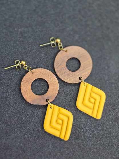 Yellow rhombus earrings with wooden ring