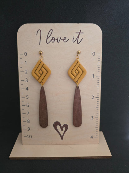 Gele ruit oorbellen met houten hanger