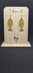 Gele oorbellen met koperen hanger