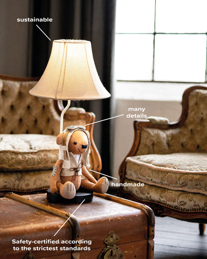 Charles – De avontuurlijke beer tafellamp met LED – Happy Lamps