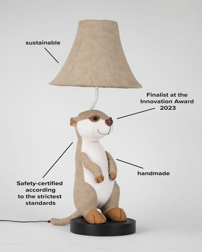 Eddie – Het grappige stokstaartje – Tafellamp met LED – Happy Lamps