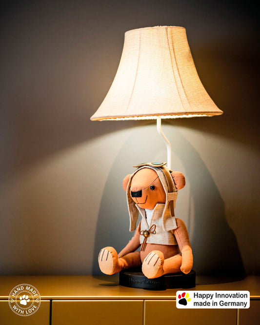 Charles – De avontuurlijke beer tafellamp met LED – Happy Lamps