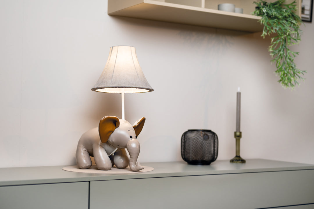 Bobby – De vriendelijke olifant tafellamp met LED – Happy Lamps